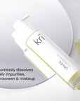 Unveil Cleansing Oil effortlessly dissolves daily impurities, sunscreen and makeup.